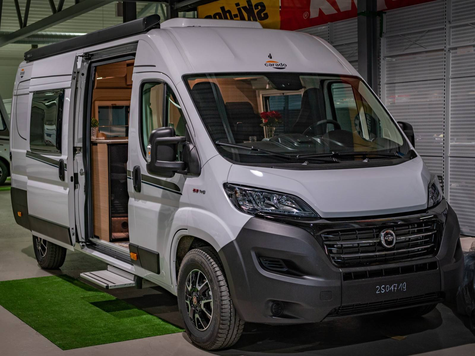 carado-camper-van-640-bobiler-solid-import-as